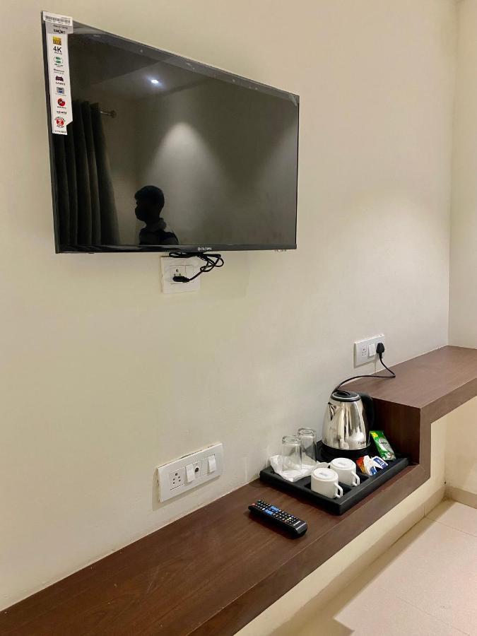 Hotel Vrindavan Palace Indore Eksteriør bilde