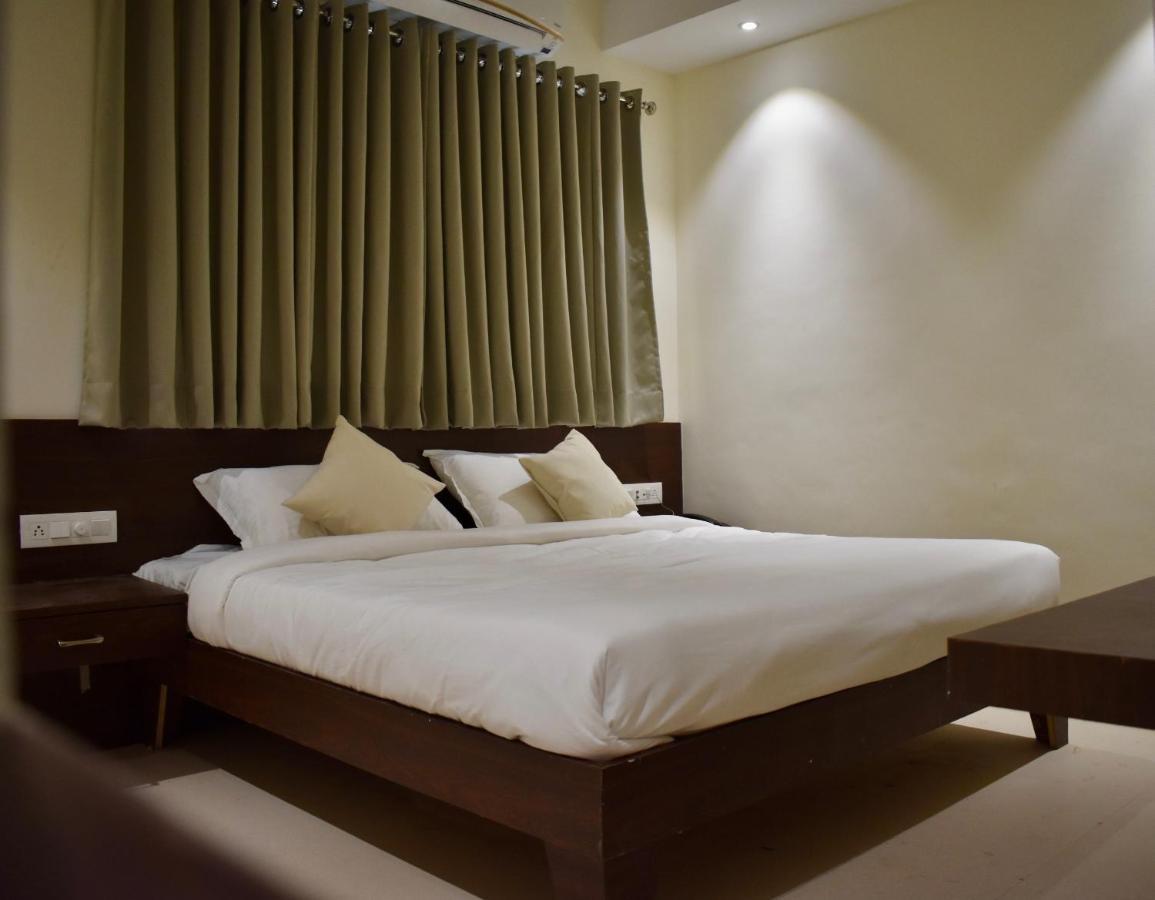 Hotel Vrindavan Palace Indore Eksteriør bilde