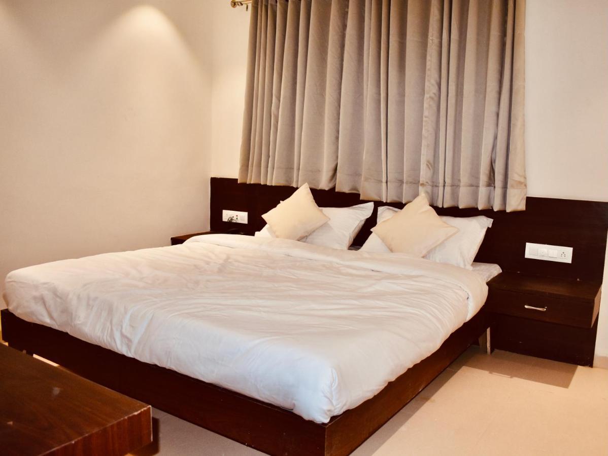 Hotel Vrindavan Palace Indore Eksteriør bilde