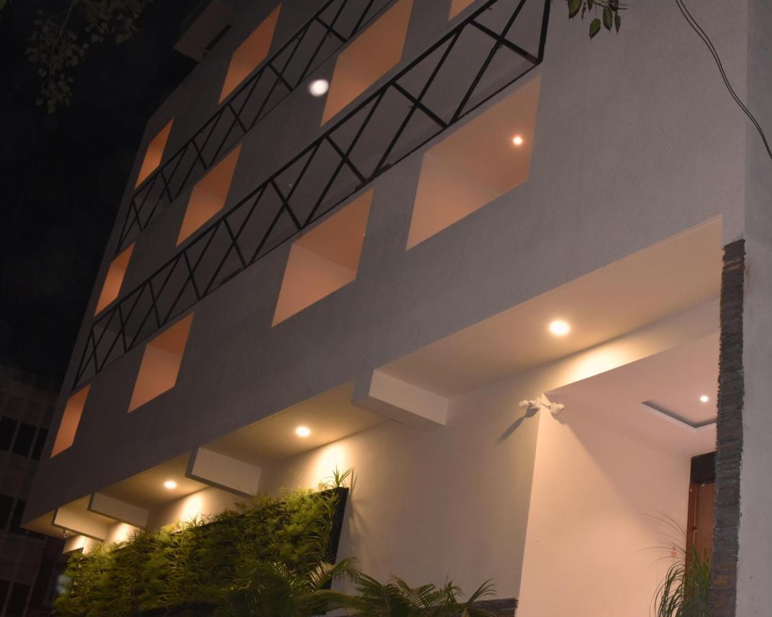 Hotel Vrindavan Palace Indore Eksteriør bilde