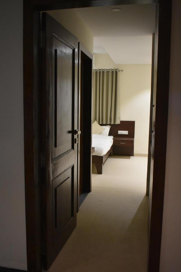 Hotel Vrindavan Palace Indore Eksteriør bilde