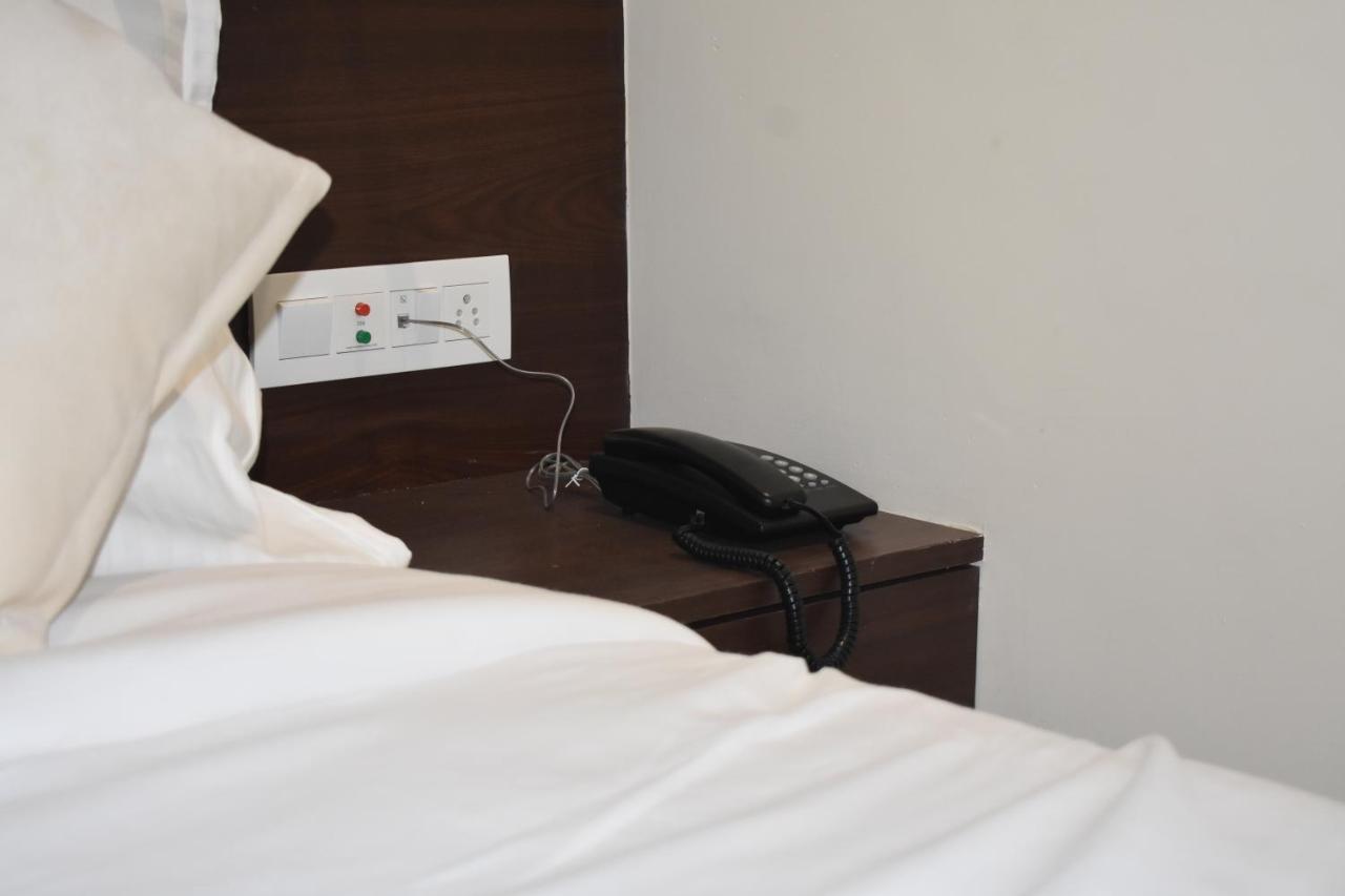 Hotel Vrindavan Palace Indore Eksteriør bilde