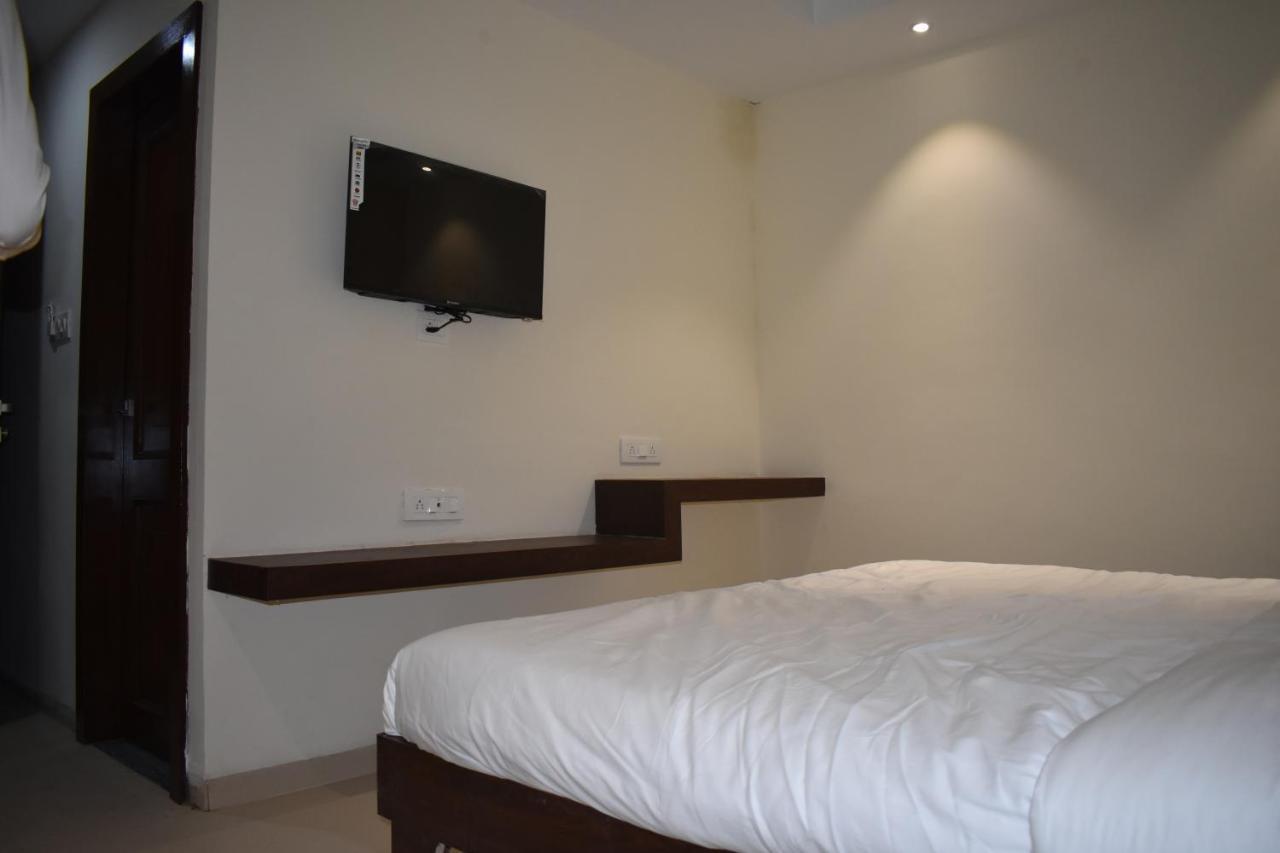 Hotel Vrindavan Palace Indore Eksteriør bilde