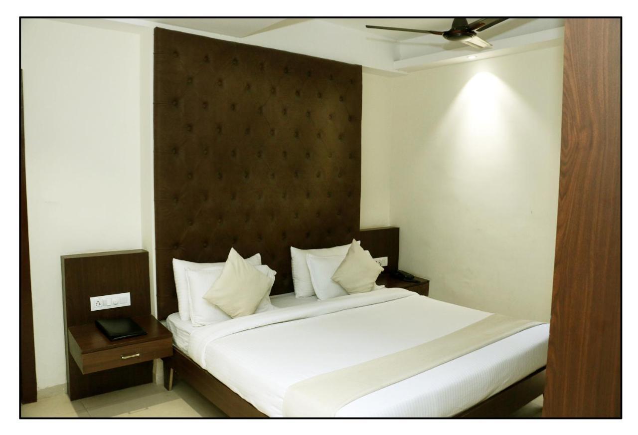 Hotel Vrindavan Palace Indore Eksteriør bilde