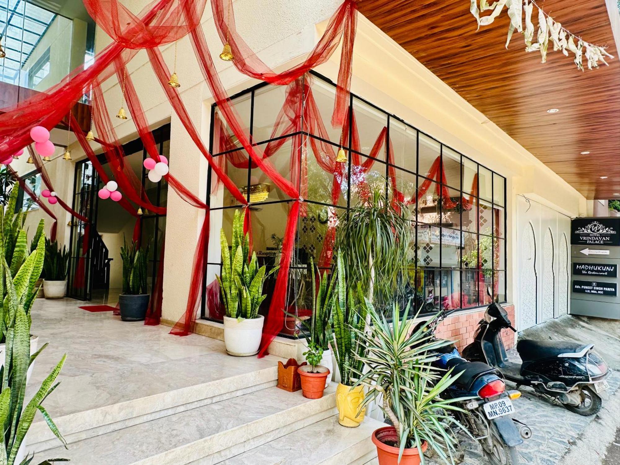 Hotel Vrindavan Palace Indore Eksteriør bilde